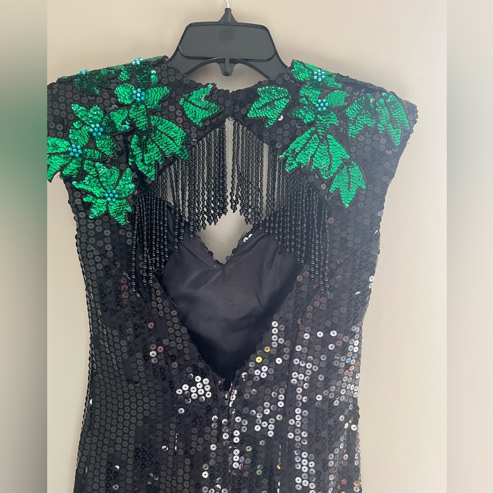 Vintage black and green sequined gown size 8 with keyhole back. - Picture 13 of 13